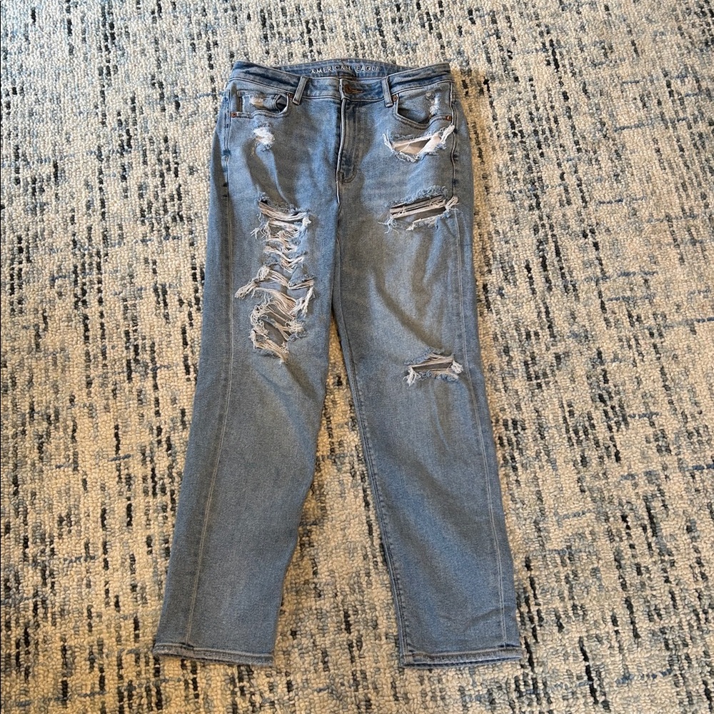 American Eagle distressed mom jeans sz 6